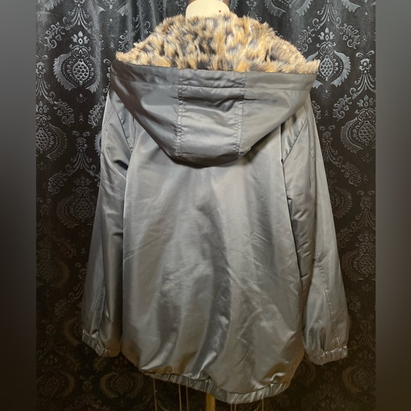 Reversible Women's Black Jacket with Leopard Print Faux Fur - Picture 2 of 3